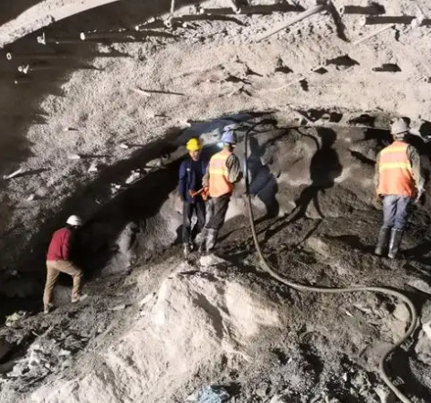 莒县拱顶带模注浆料的施工流程及注意事项